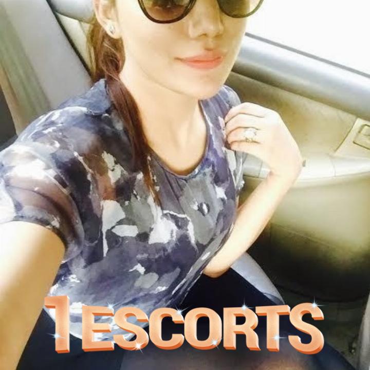 Red Lips with big breasts Yana Lucknow Escort Lady Jasmine Lucknow Call Girl